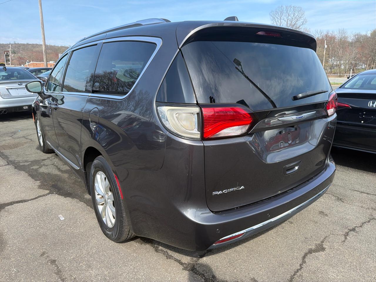 Chrysler Pacifica Touring L FWD 2019