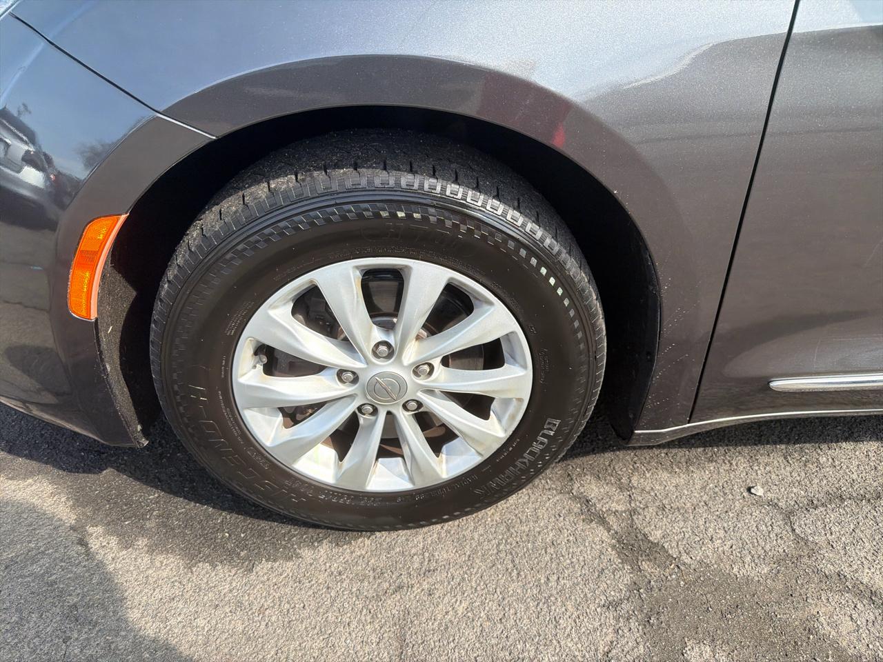 Chrysler Pacifica Touring L FWD 2019