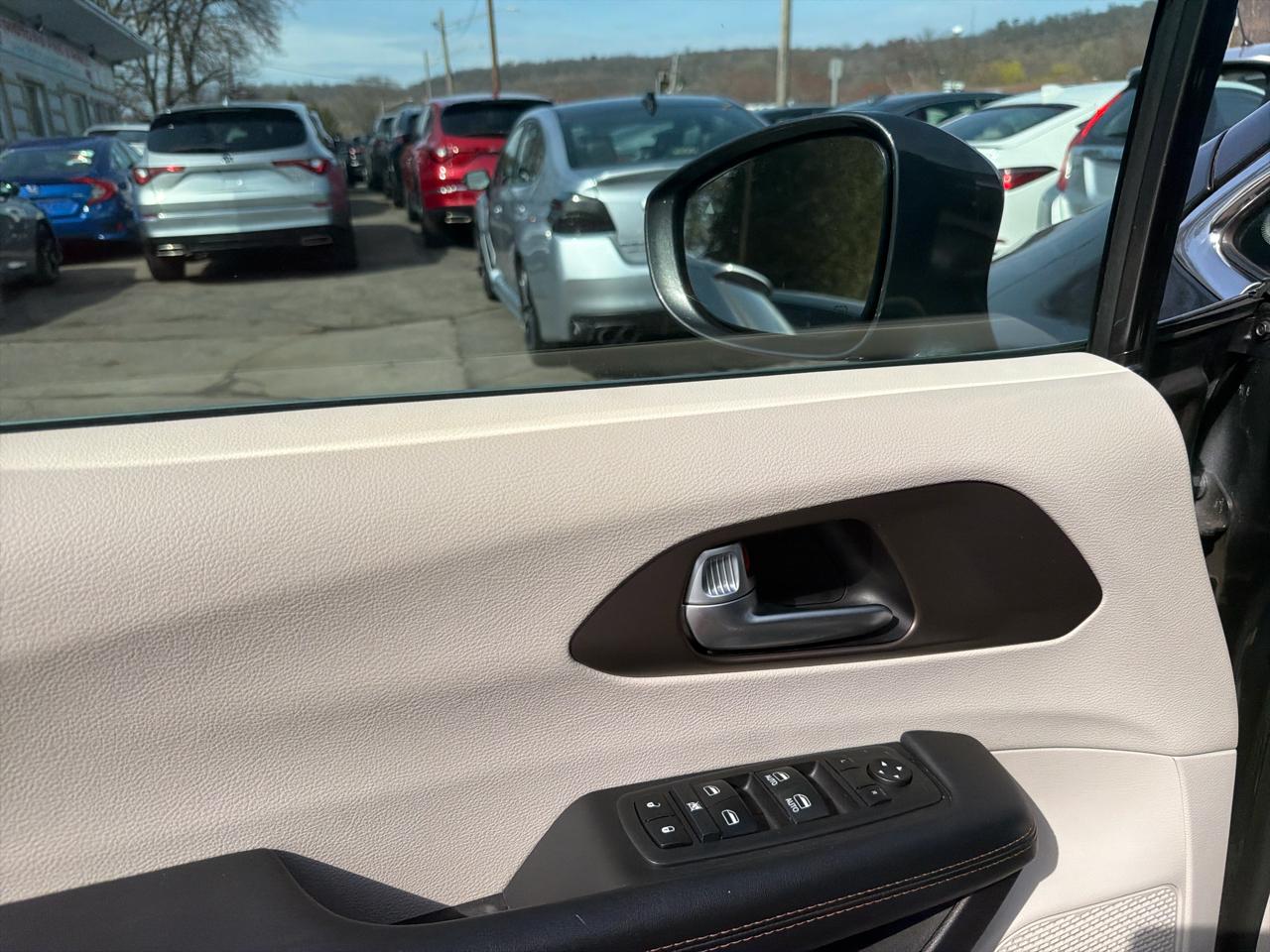 Chrysler Pacifica Touring L FWD 2019