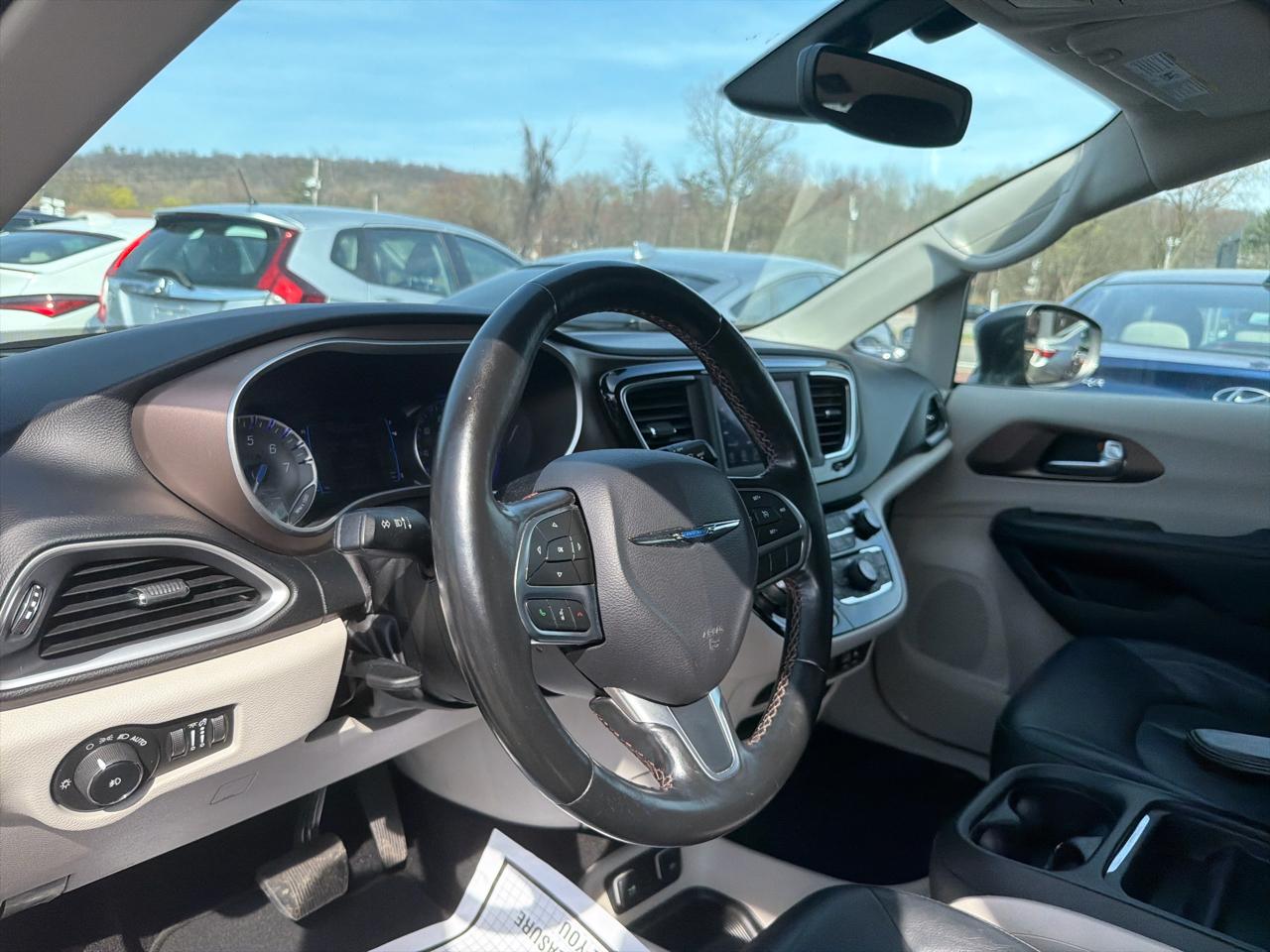 Chrysler Pacifica Touring L FWD 2019