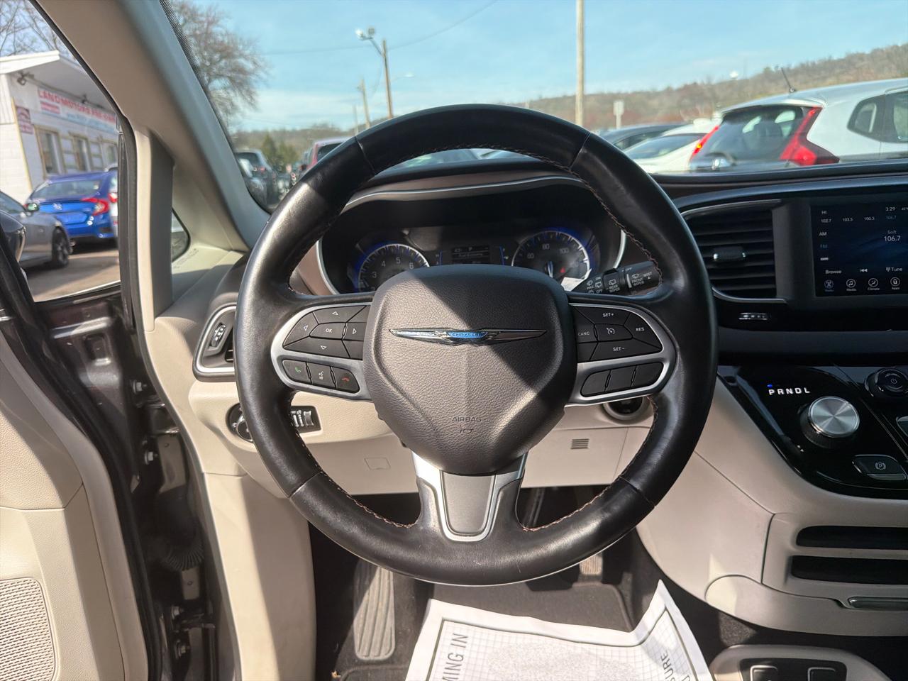 Chrysler Pacifica Touring L FWD 2019