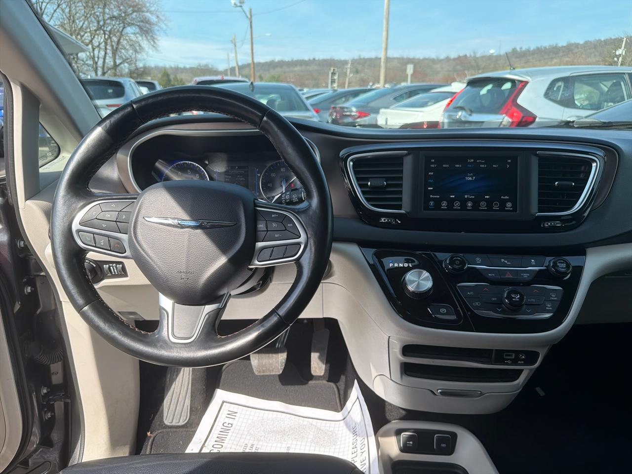 Chrysler Pacifica Touring L FWD 2019