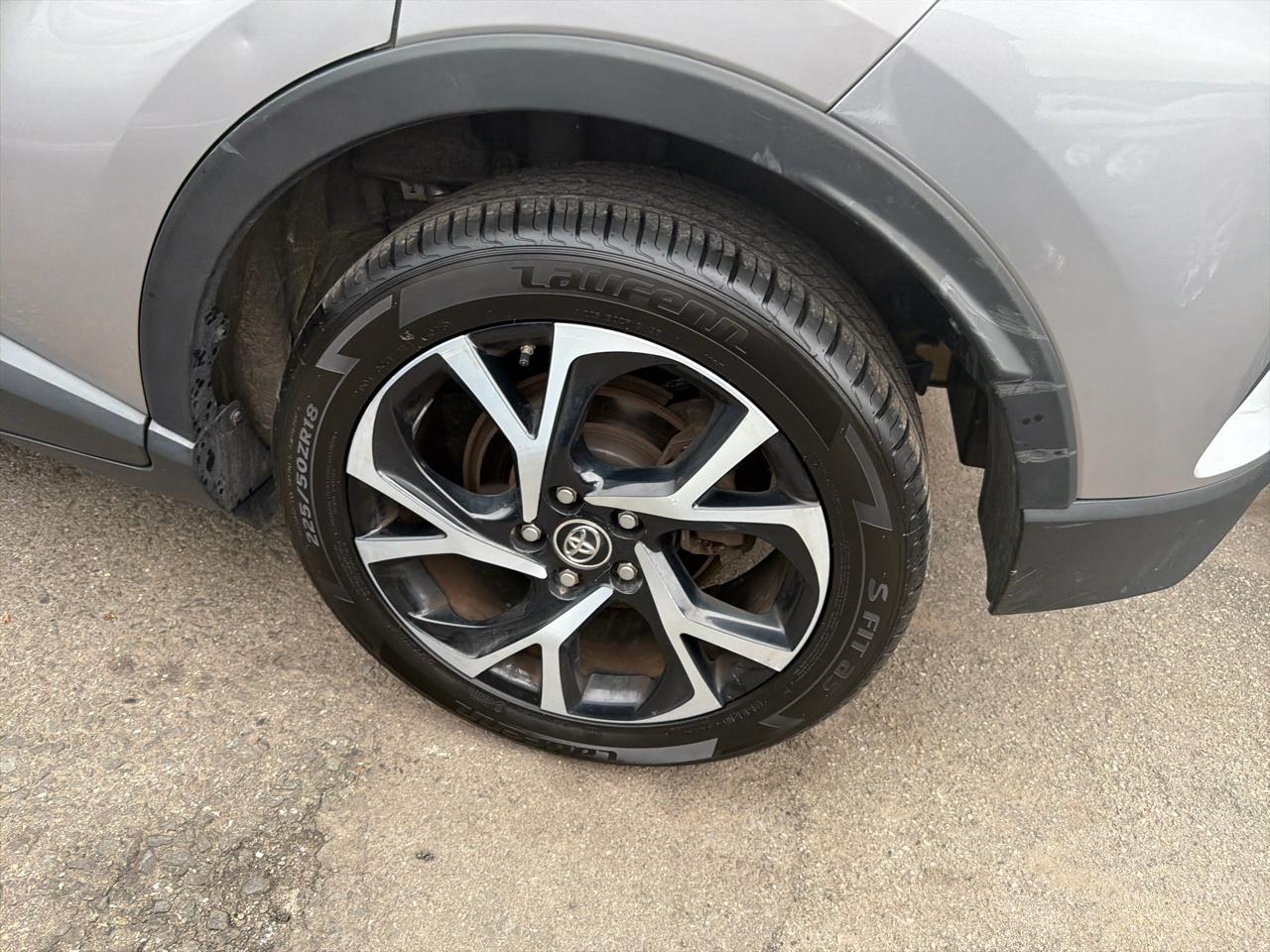 Toyota C-HR XLE 2018