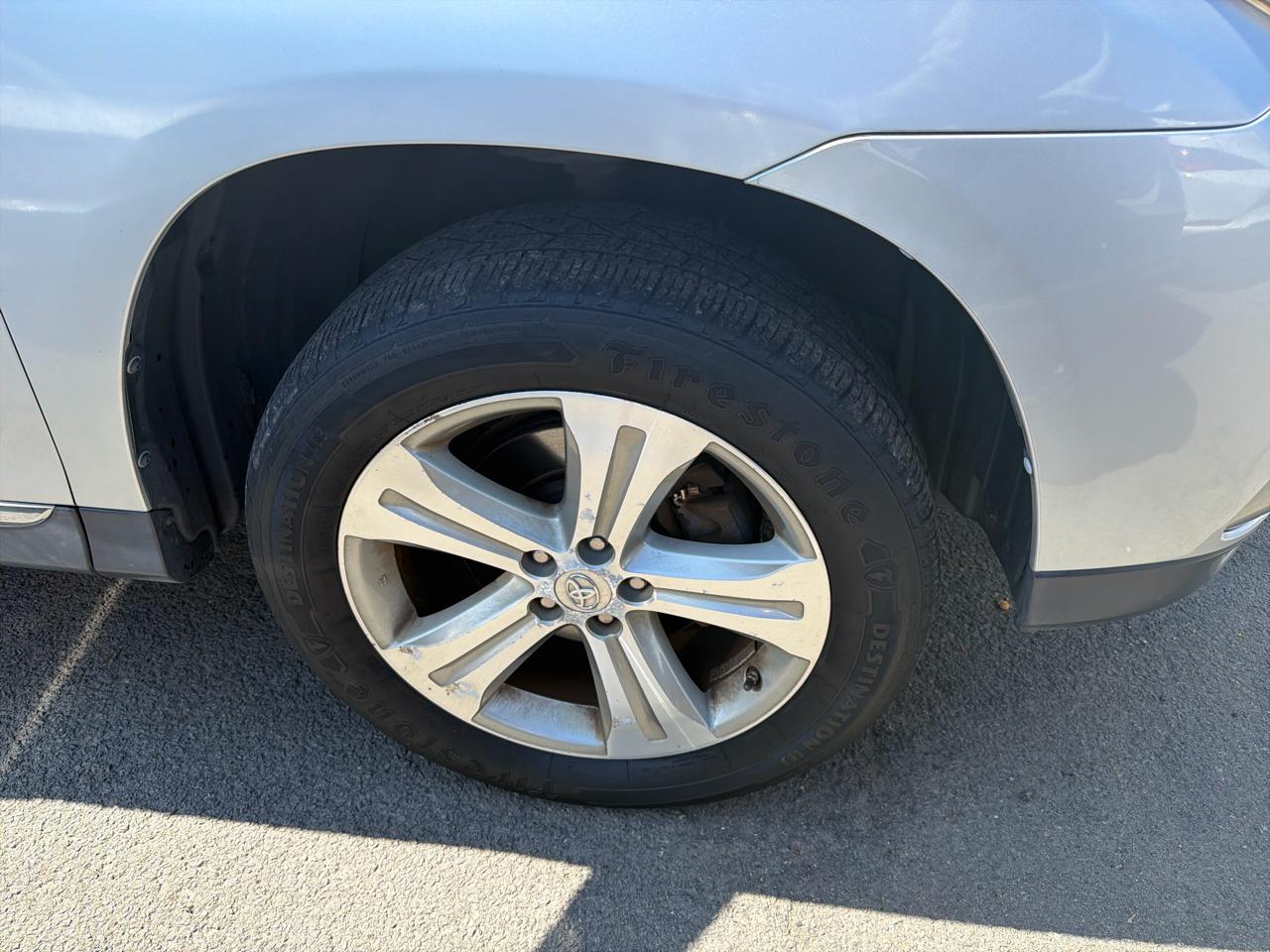 Toyota Highlander 4WD 4dr V6 Limited (Natl) 2012