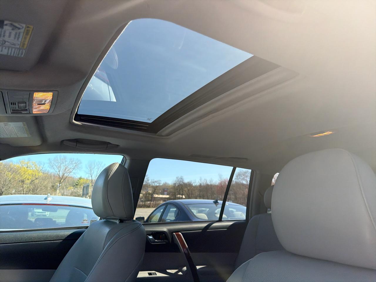 Toyota Highlander 4WD 4dr V6 Limited (Natl) 2012