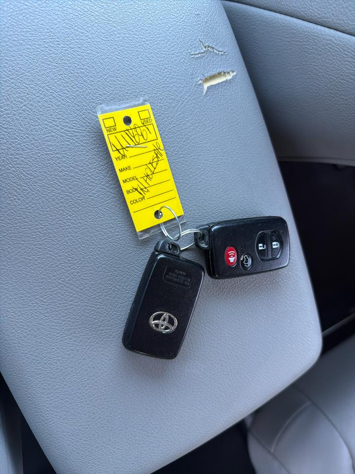 Toyota Highlander 4WD 4dr V6 Limited (Natl) 2012