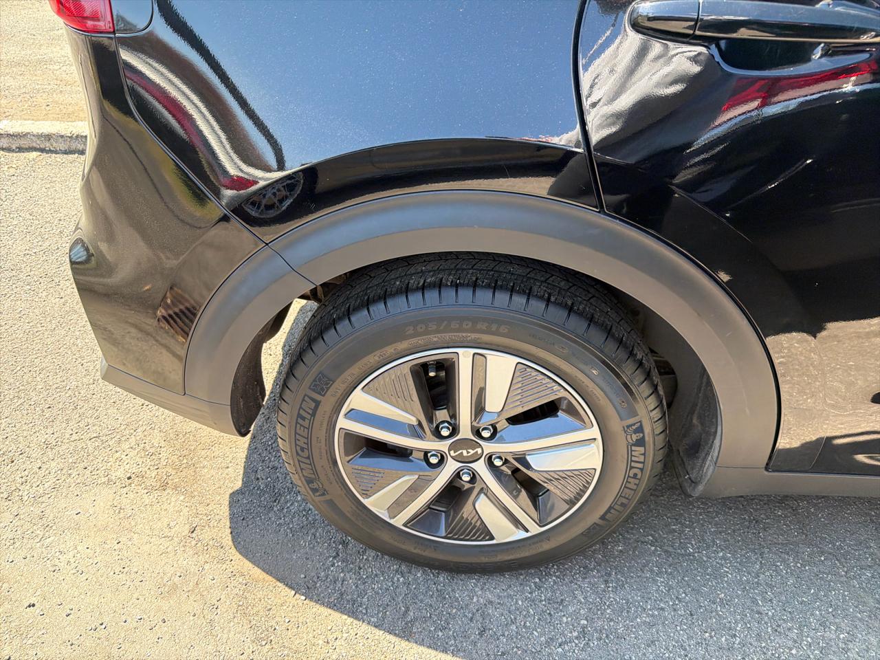 Kia Niro LXS FWD 2022