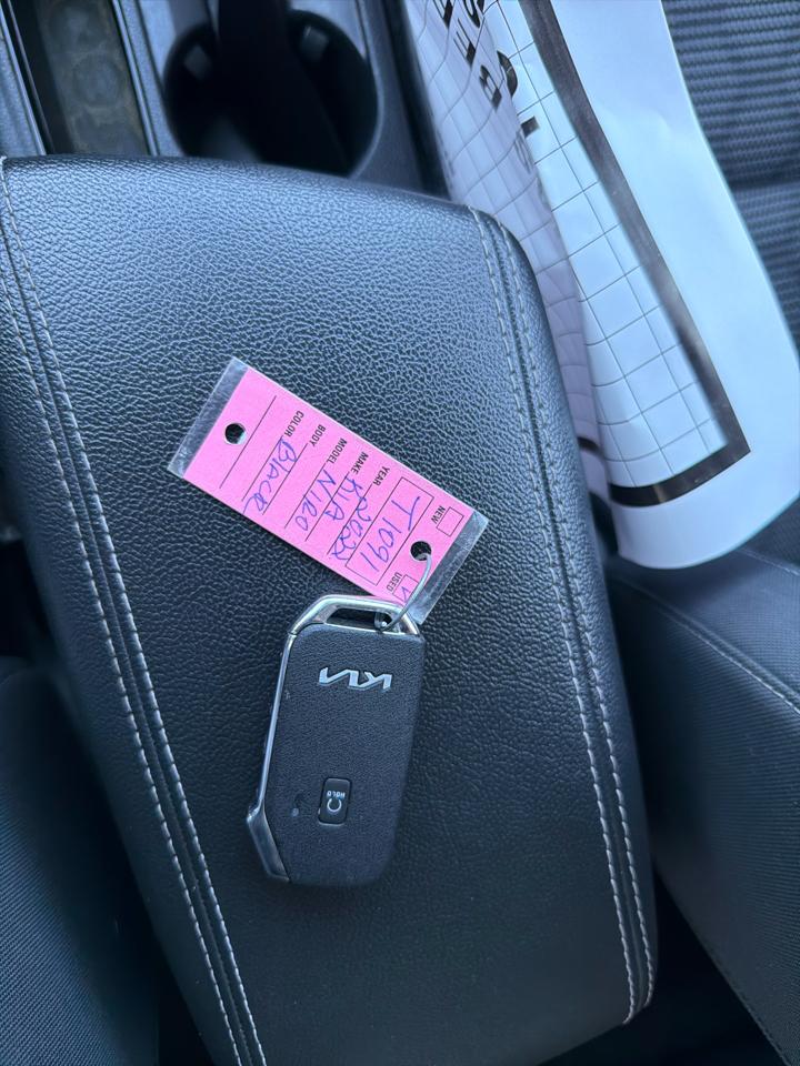 Kia Niro LXS FWD 2022