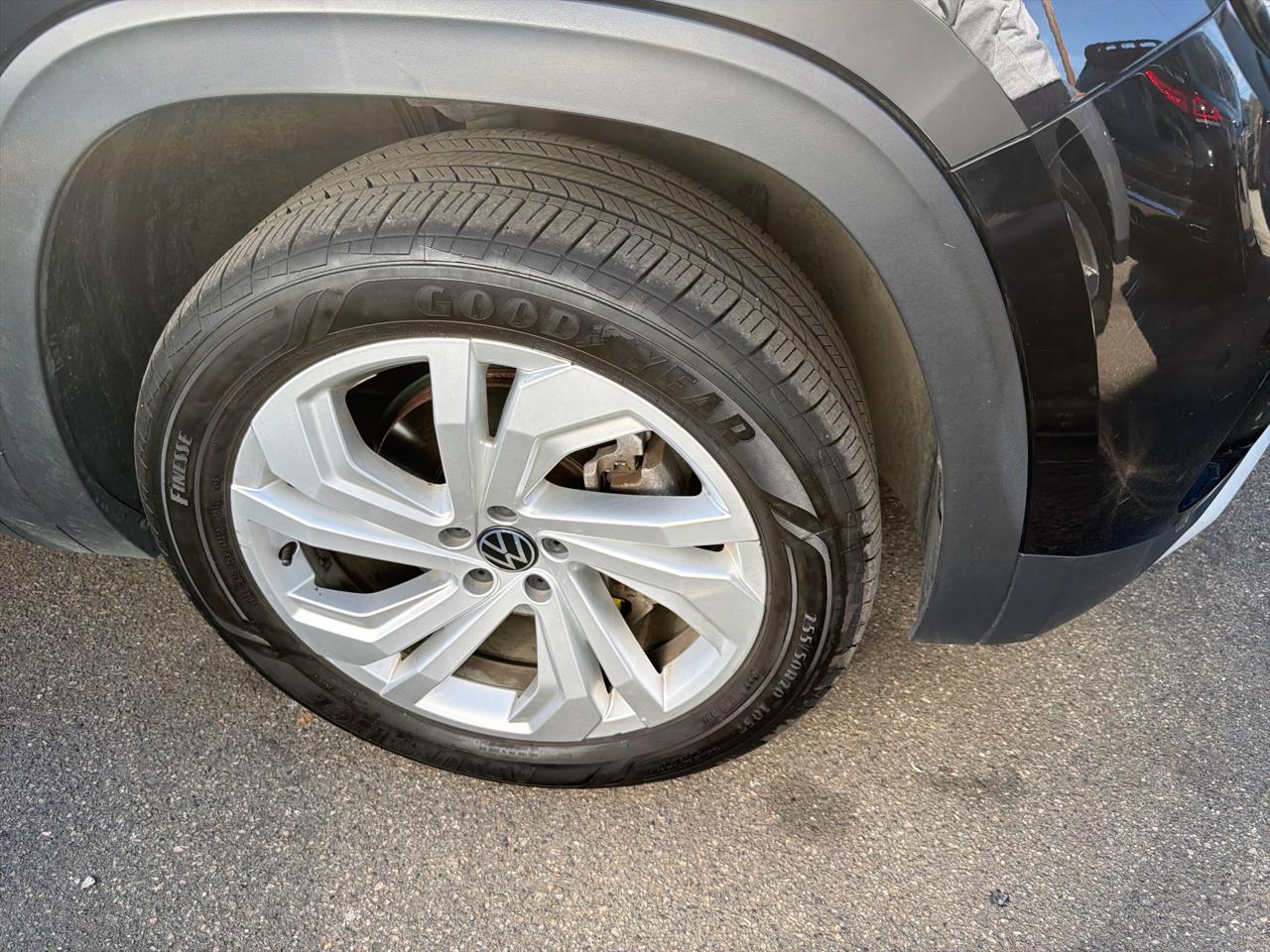 Volkswagen Atlas 3.6L V6 SE w/Technology 4MOTION 2023