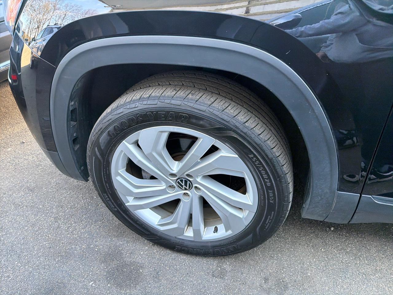 Volkswagen Atlas 3.6L V6 SE w/Technology 4MOTION 2023