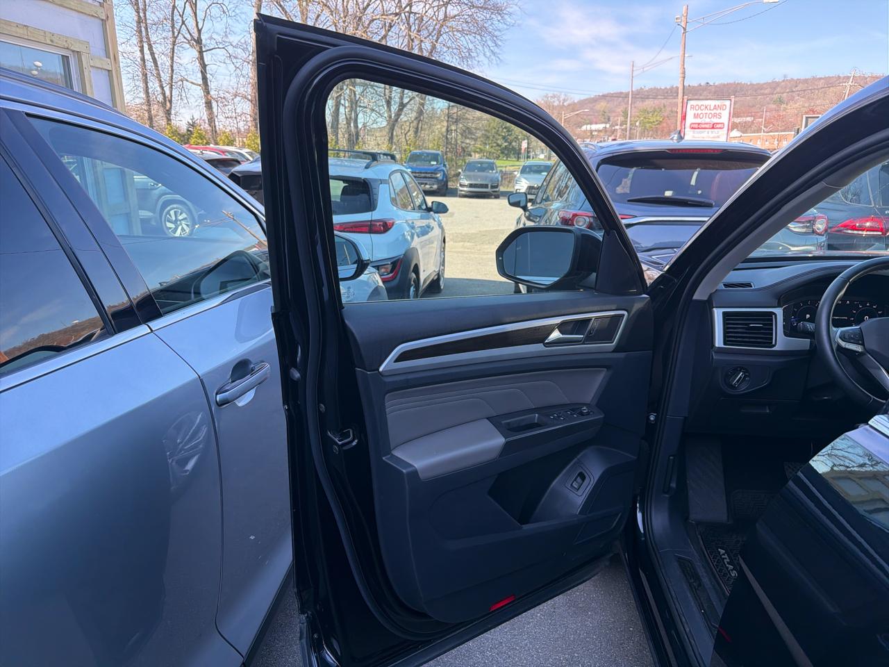 Volkswagen Atlas 3.6L V6 SE w/Technology 4MOTION 2023