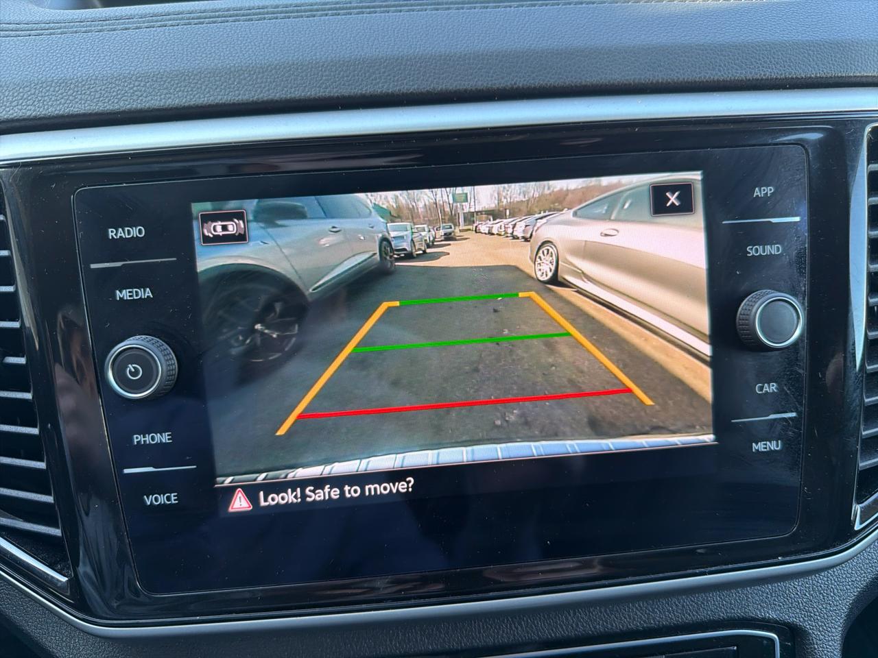 Volkswagen Atlas 3.6L V6 SE w/Technology 4MOTION 2023