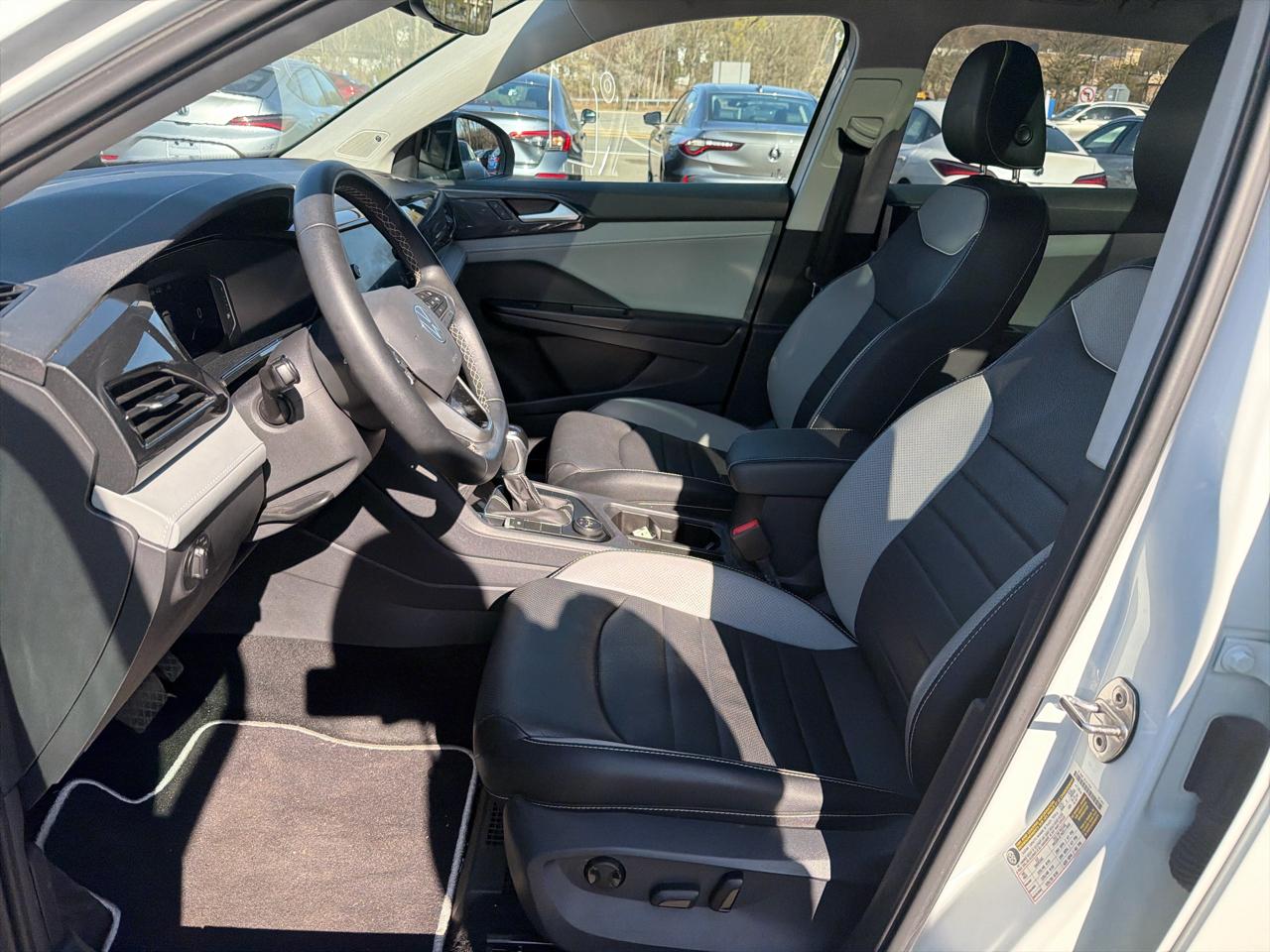 Volkswagen Taos SEL 4MOTION *Ltd Avail* 2023