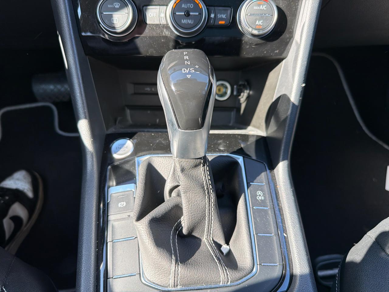 Volkswagen Taos SEL 4MOTION *Ltd Avail* 2023