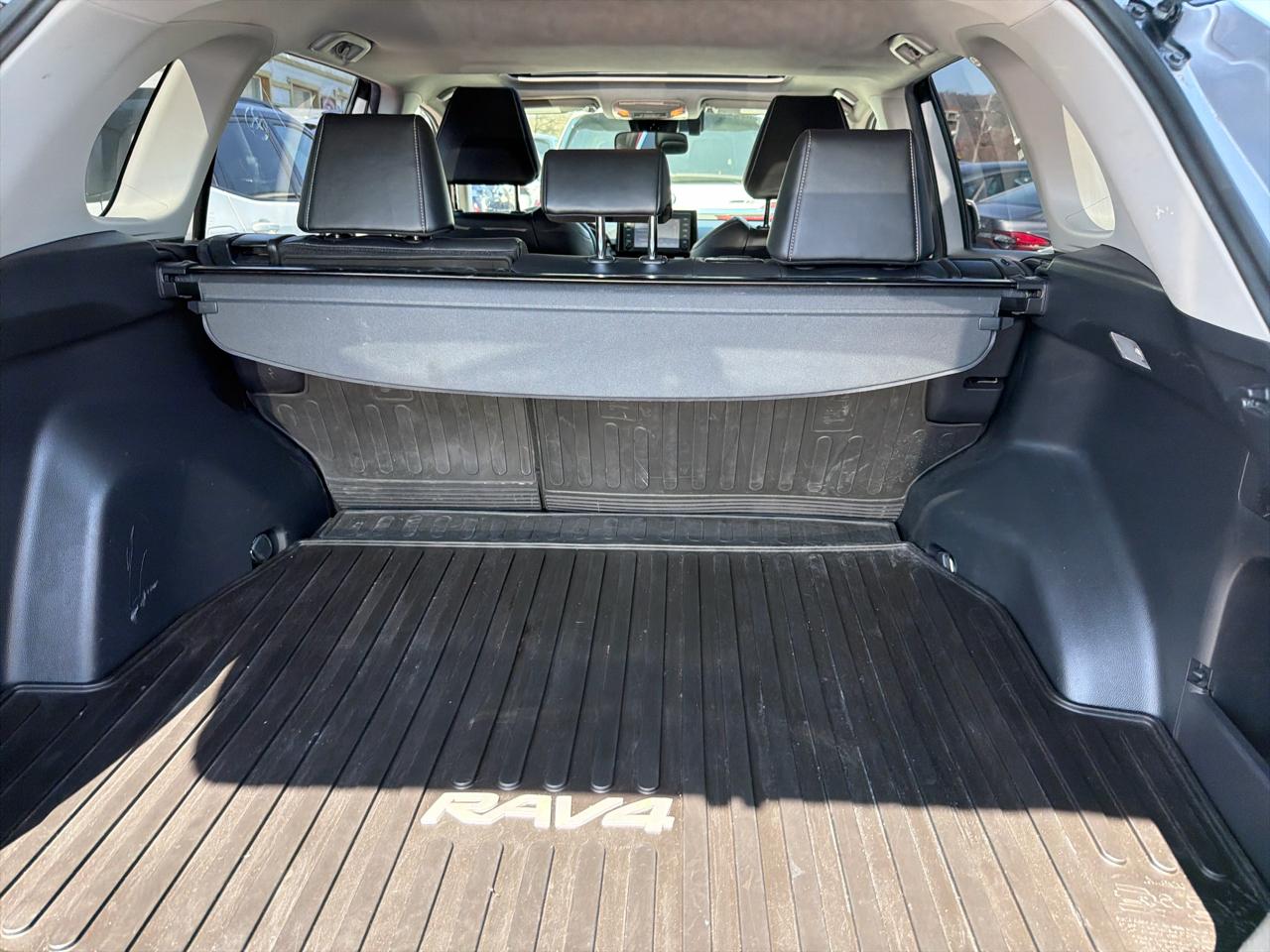 Toyota RAV4 XLE Premium AWD (Natl) 2019