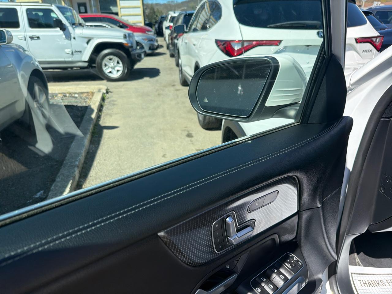 Mercedes-Benz GLB GLB 250 4MATIC SUV 2023