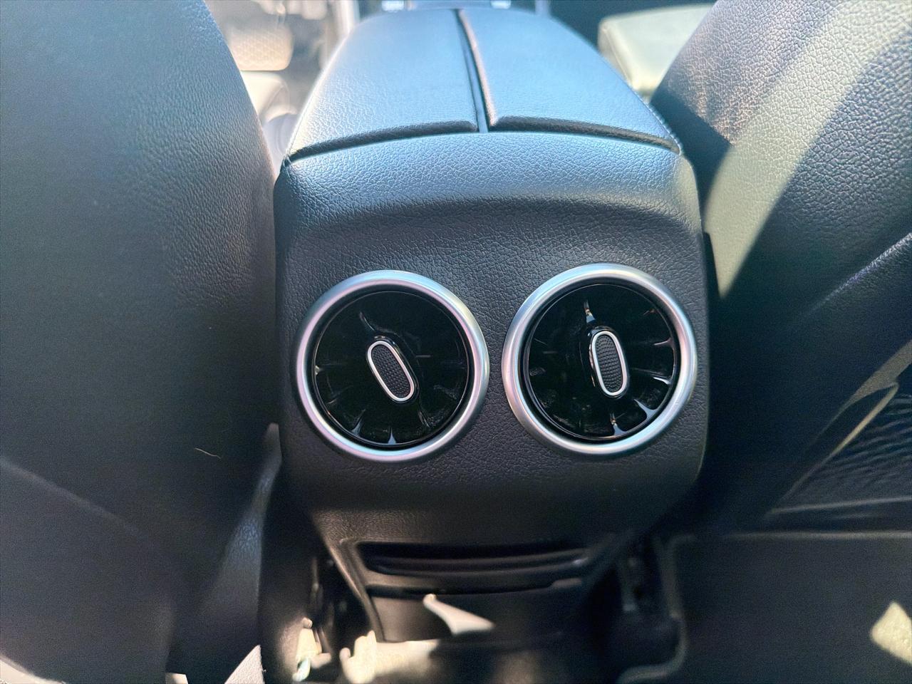 Mercedes-Benz GLB GLB 250 4MATIC SUV 2023