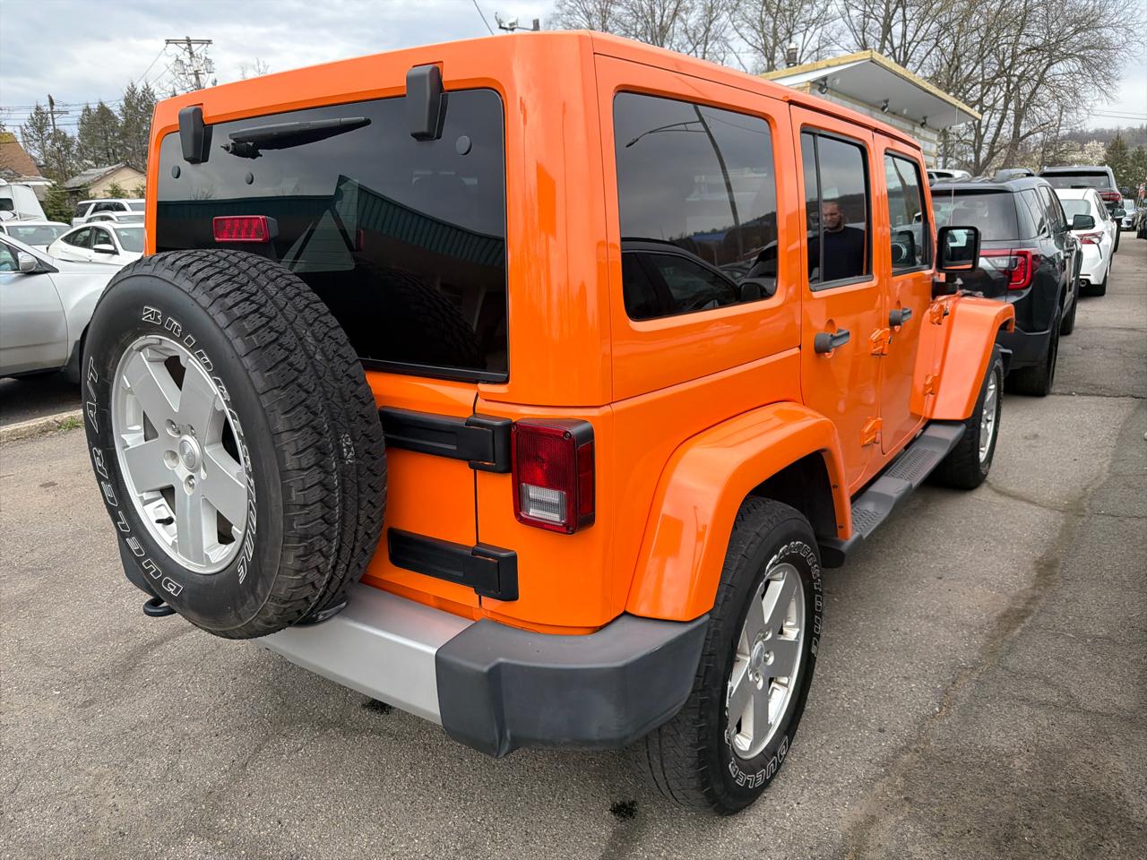 Jeep Wrangler Unlimited 4WD 4dr Sahara 2012