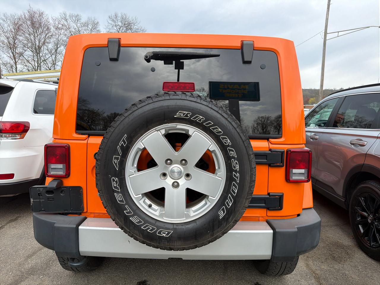 Jeep Wrangler Unlimited 4WD 4dr Sahara 2012