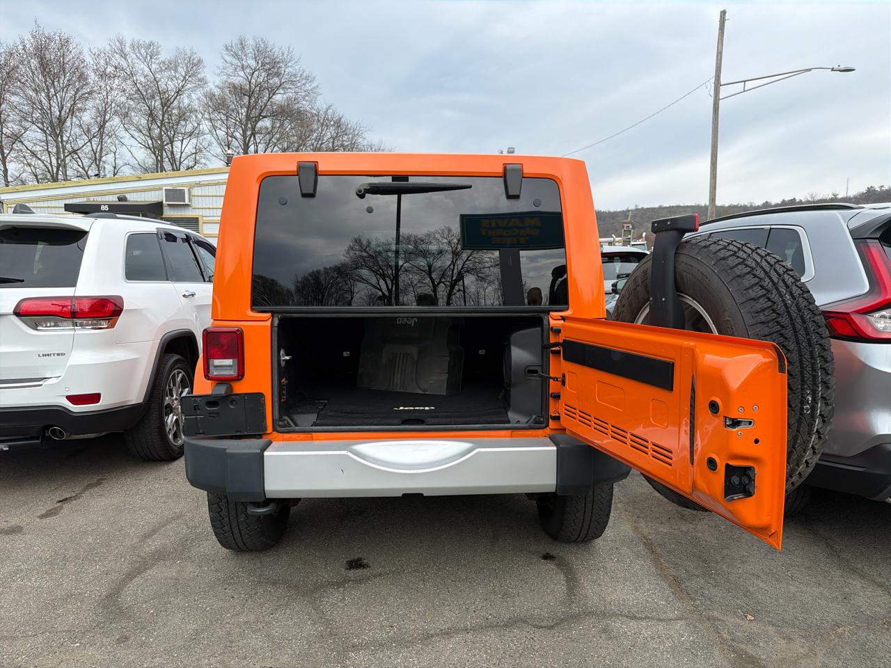 Jeep Wrangler Unlimited 4WD 4dr Sahara 2012