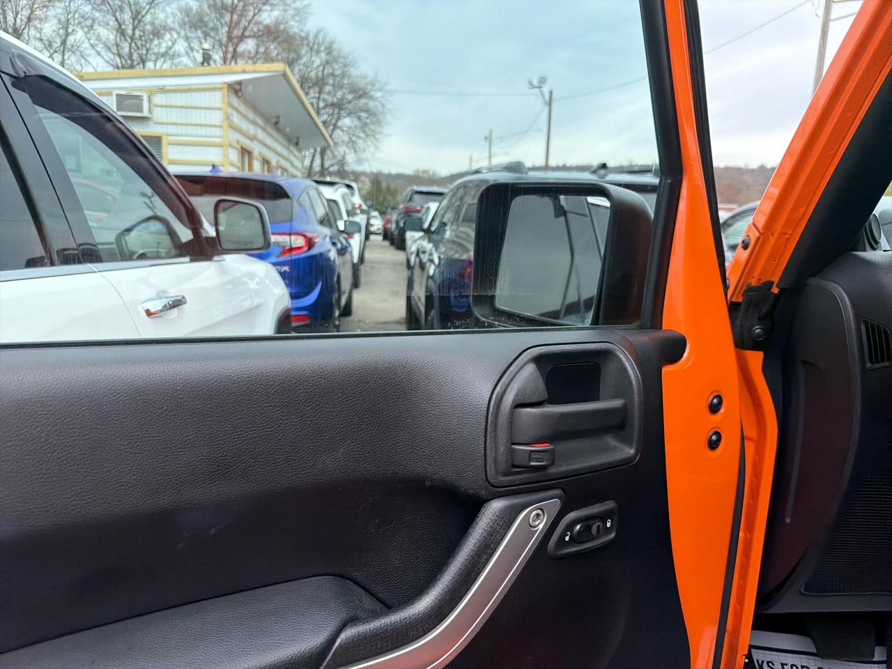 Jeep Wrangler Unlimited 4WD 4dr Sahara 2012