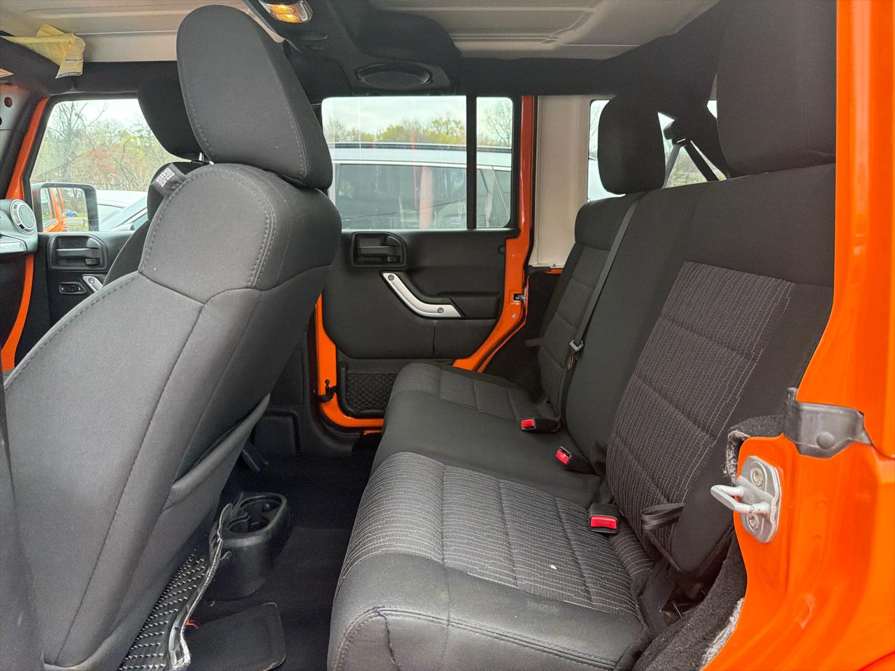 Jeep Wrangler Unlimited 4WD 4dr Sahara 2012