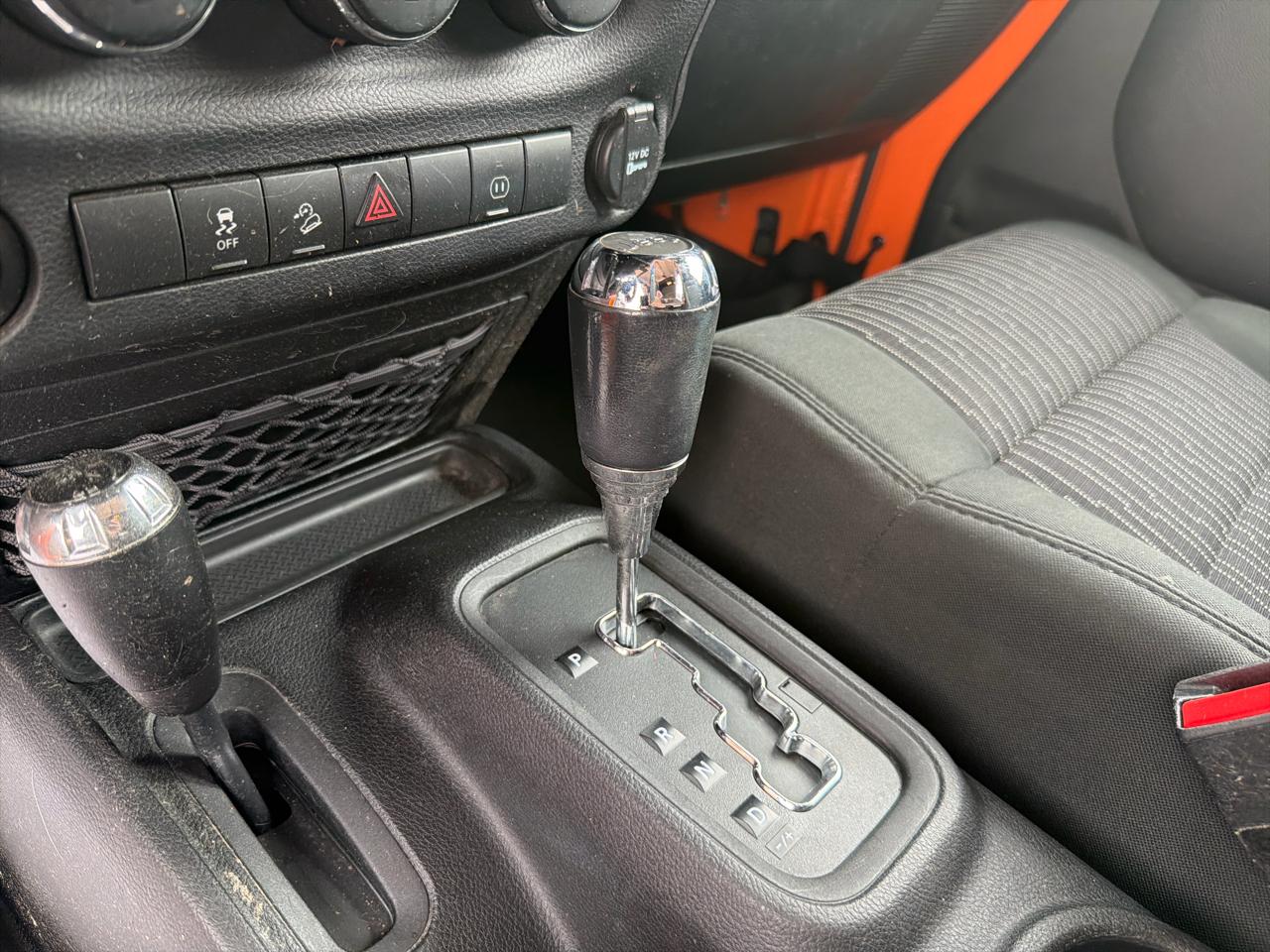 Jeep Wrangler Unlimited 4WD 4dr Sahara 2012