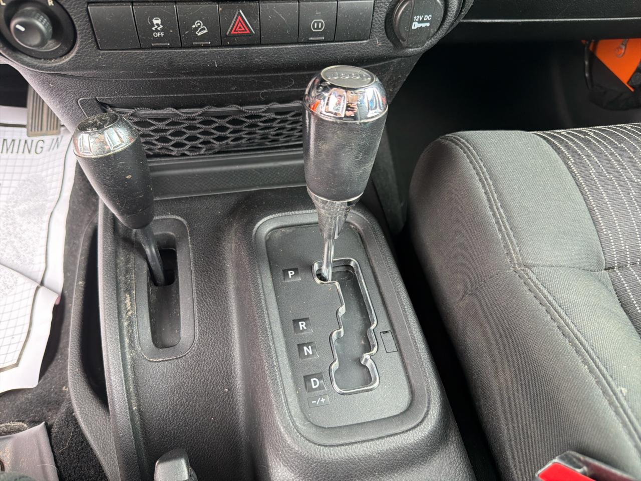 Jeep Wrangler Unlimited 4WD 4dr Sahara 2012