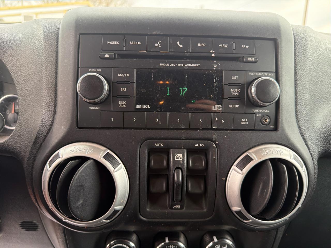 Jeep Wrangler Unlimited 4WD 4dr Sahara 2012