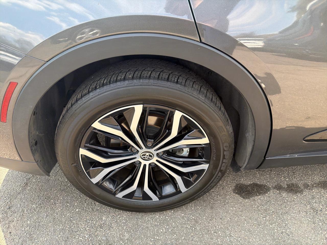 Toyota Crown Limited AWD (Natl) 2024