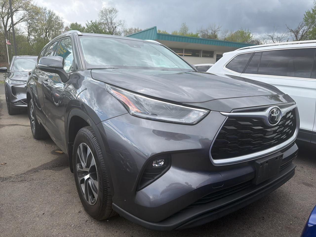 Toyota Highlander XLE AWD (Natl) 2021