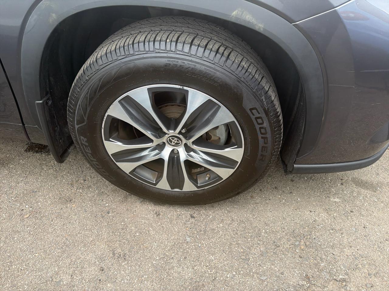 Toyota Highlander XLE AWD (Natl) 2021