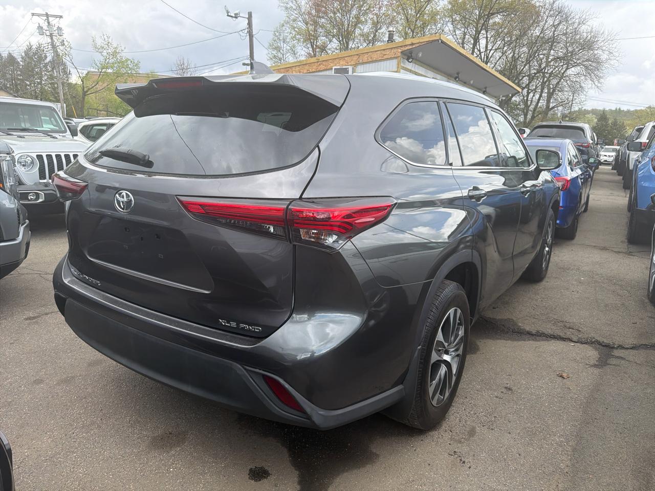 Toyota Highlander XLE AWD (Natl) 2021