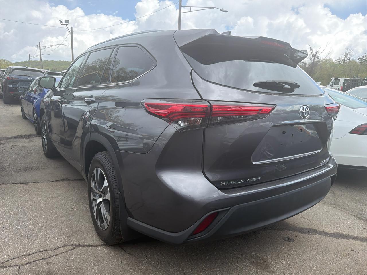 Toyota Highlander XLE AWD (Natl) 2021