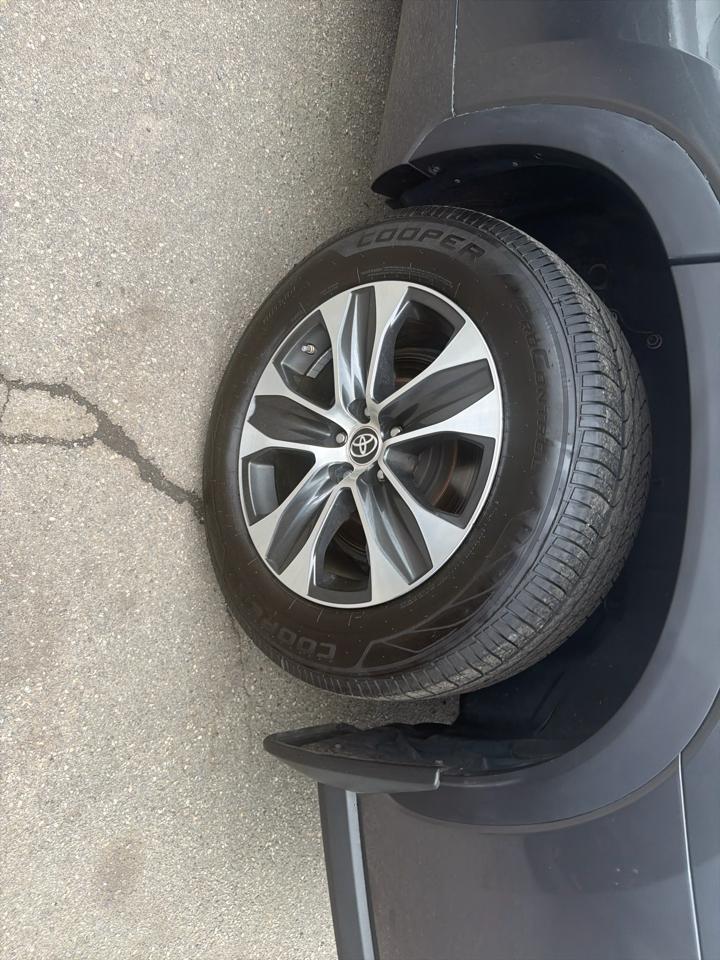 Toyota Highlander XLE AWD (Natl) 2021