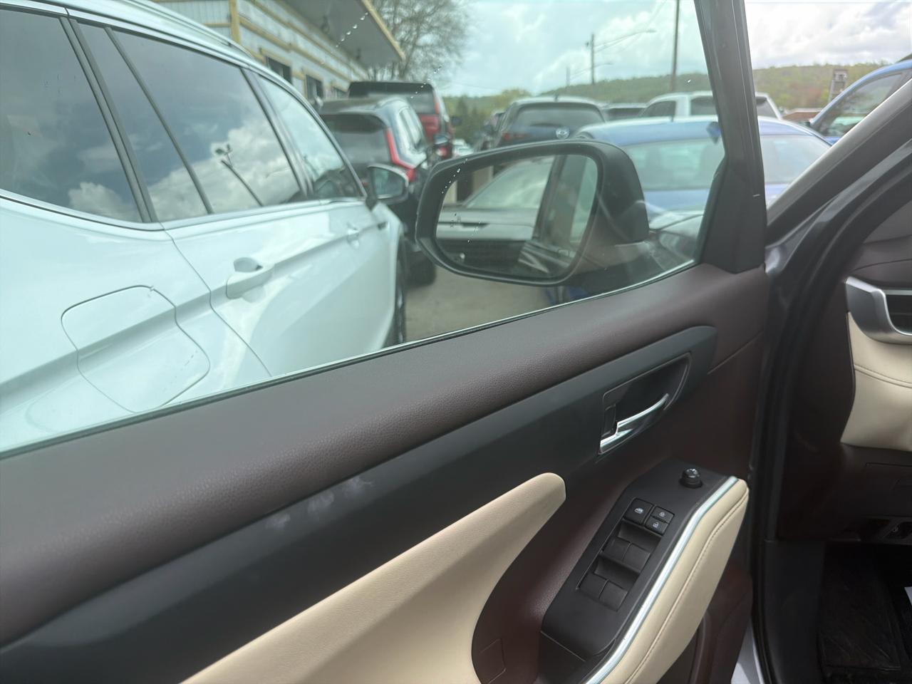 Toyota Highlander XLE AWD (Natl) 2021