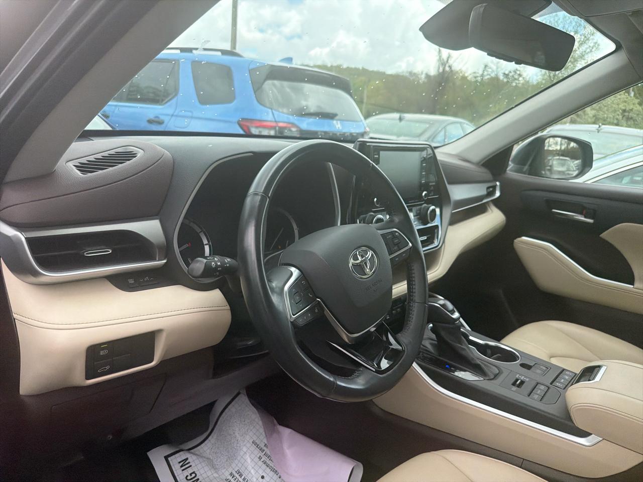 Toyota Highlander XLE AWD (Natl) 2021