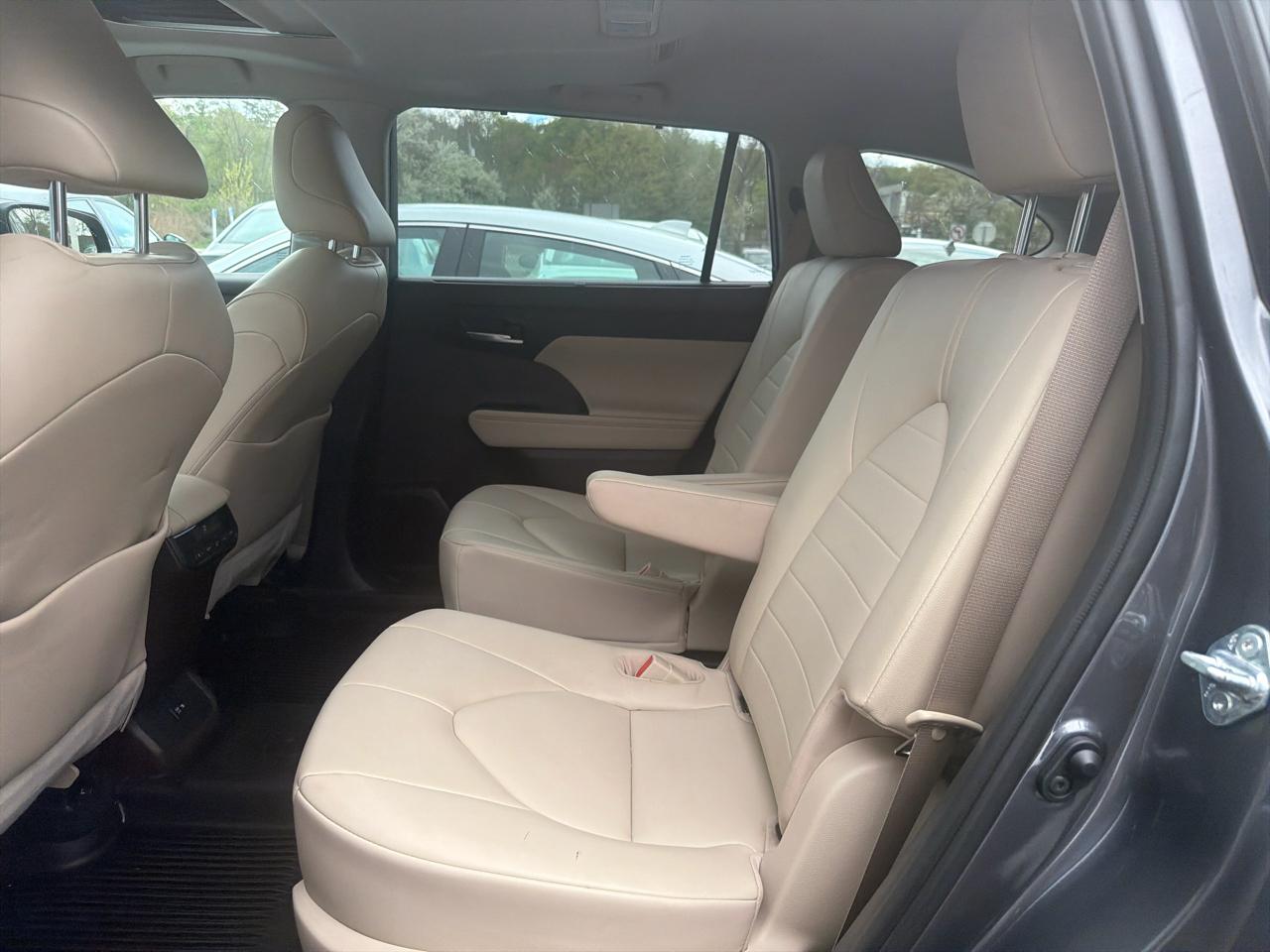 Toyota Highlander XLE AWD (Natl) 2021