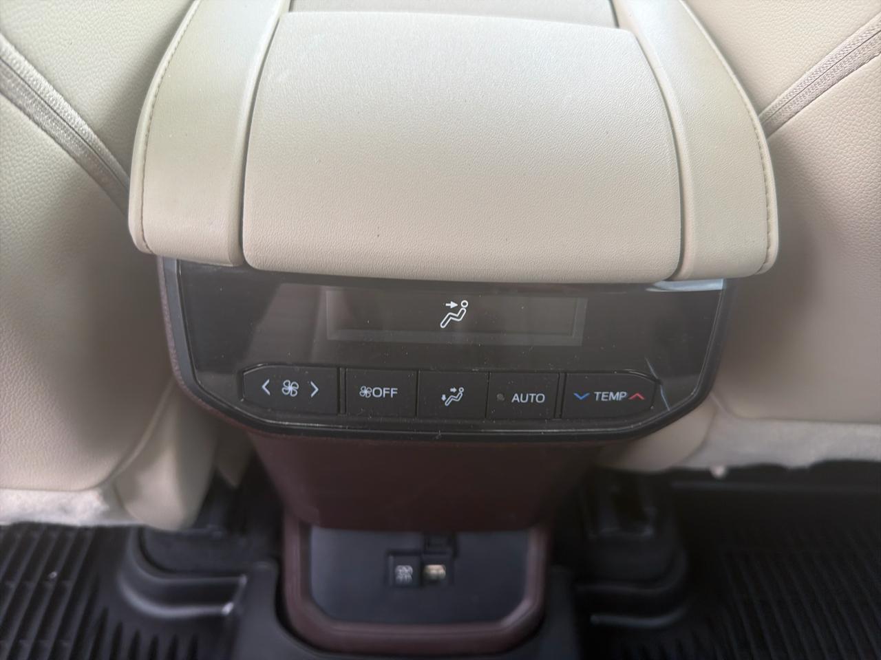 Toyota Highlander XLE AWD (Natl) 2021