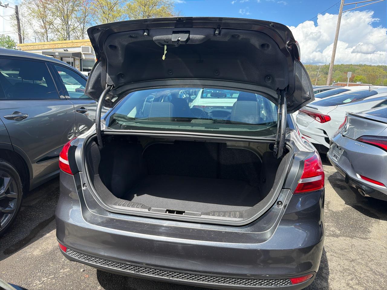 Ford Focus 4dr Sdn SE 2016