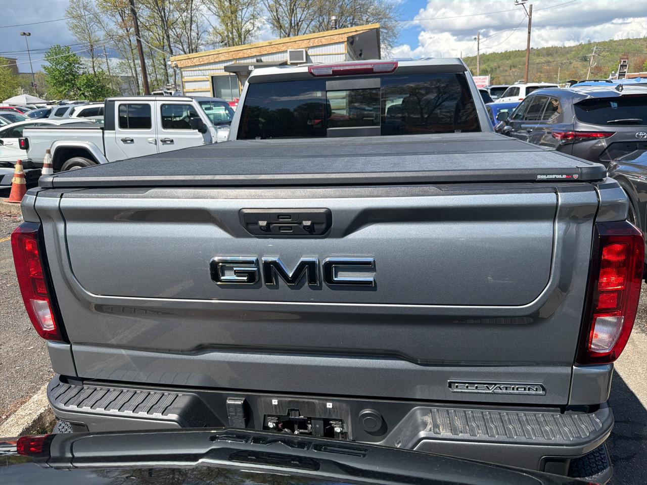 GMC Sierra 1500 4WD Crew Cab 147" Elevation w/3SB 2023