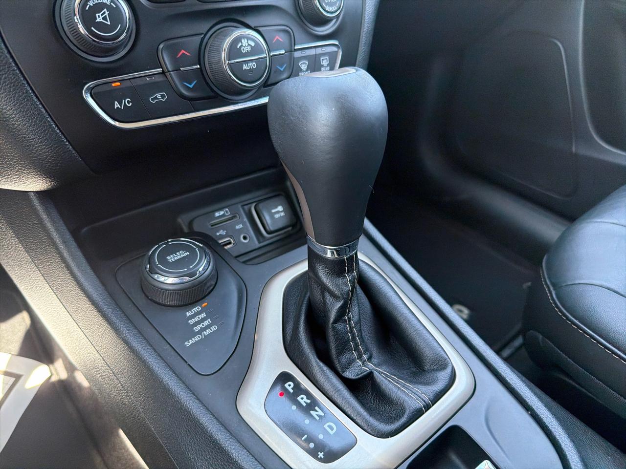 Jeep Cherokee 4WD 4dr Limited 2016