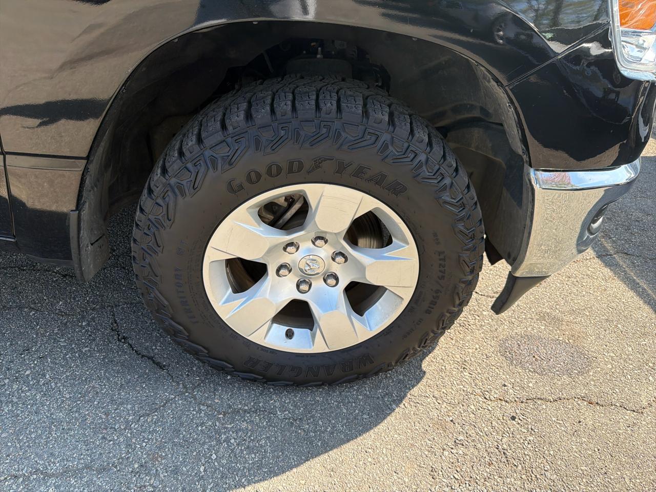 RAM 1500 Big Horn 4x4 Crew Cab 5'7" Box 2022