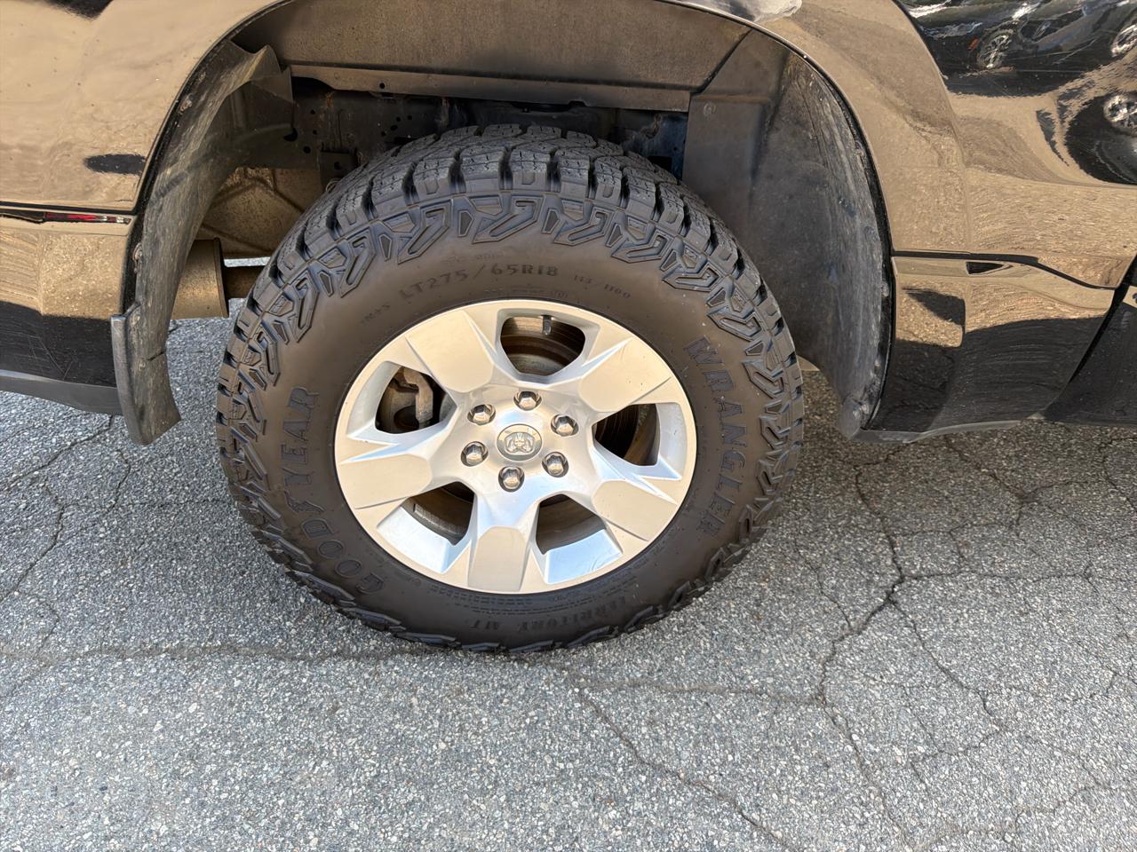 RAM 1500 Big Horn 4x4 Crew Cab 5'7" Box 2022