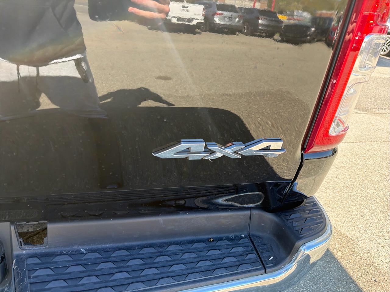 RAM 1500 Big Horn 4x4 Crew Cab 5'7" Box 2022