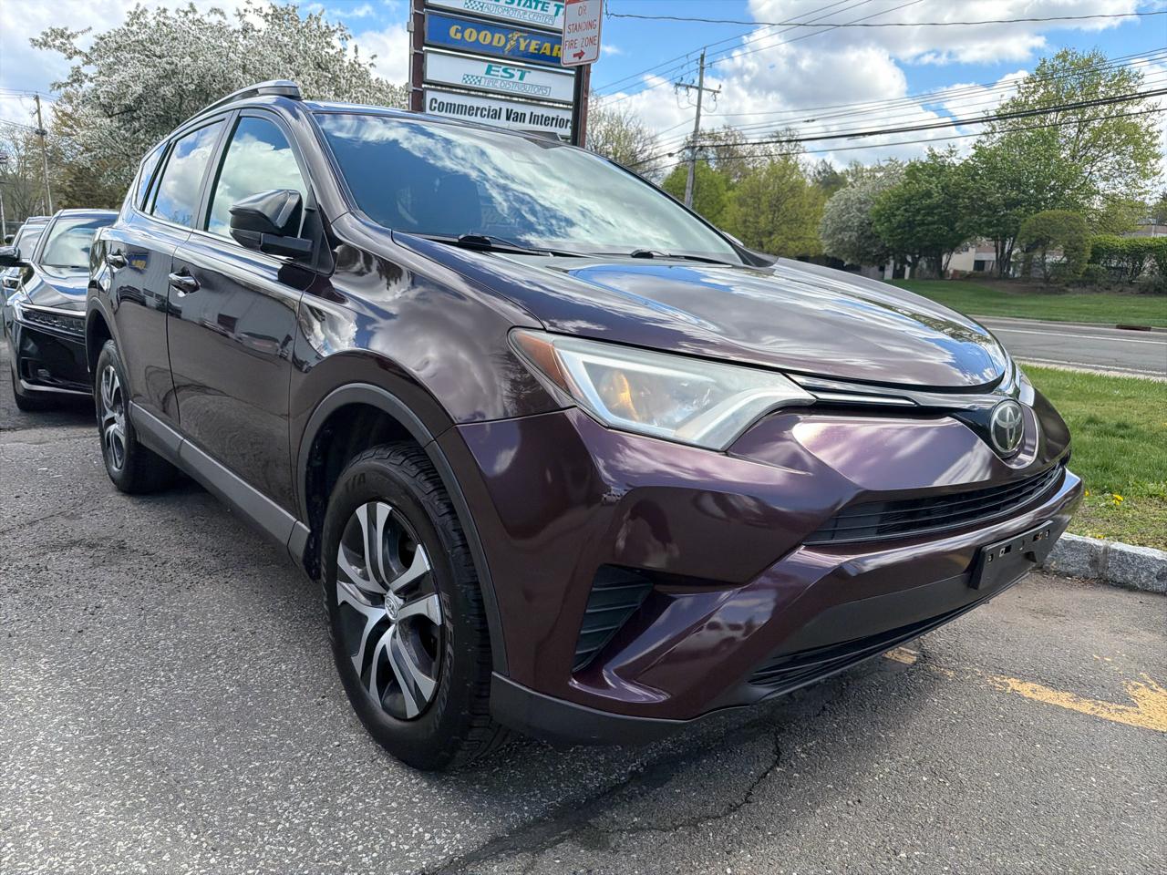 Toyota RAV4 LE AWD (Natl) 2017