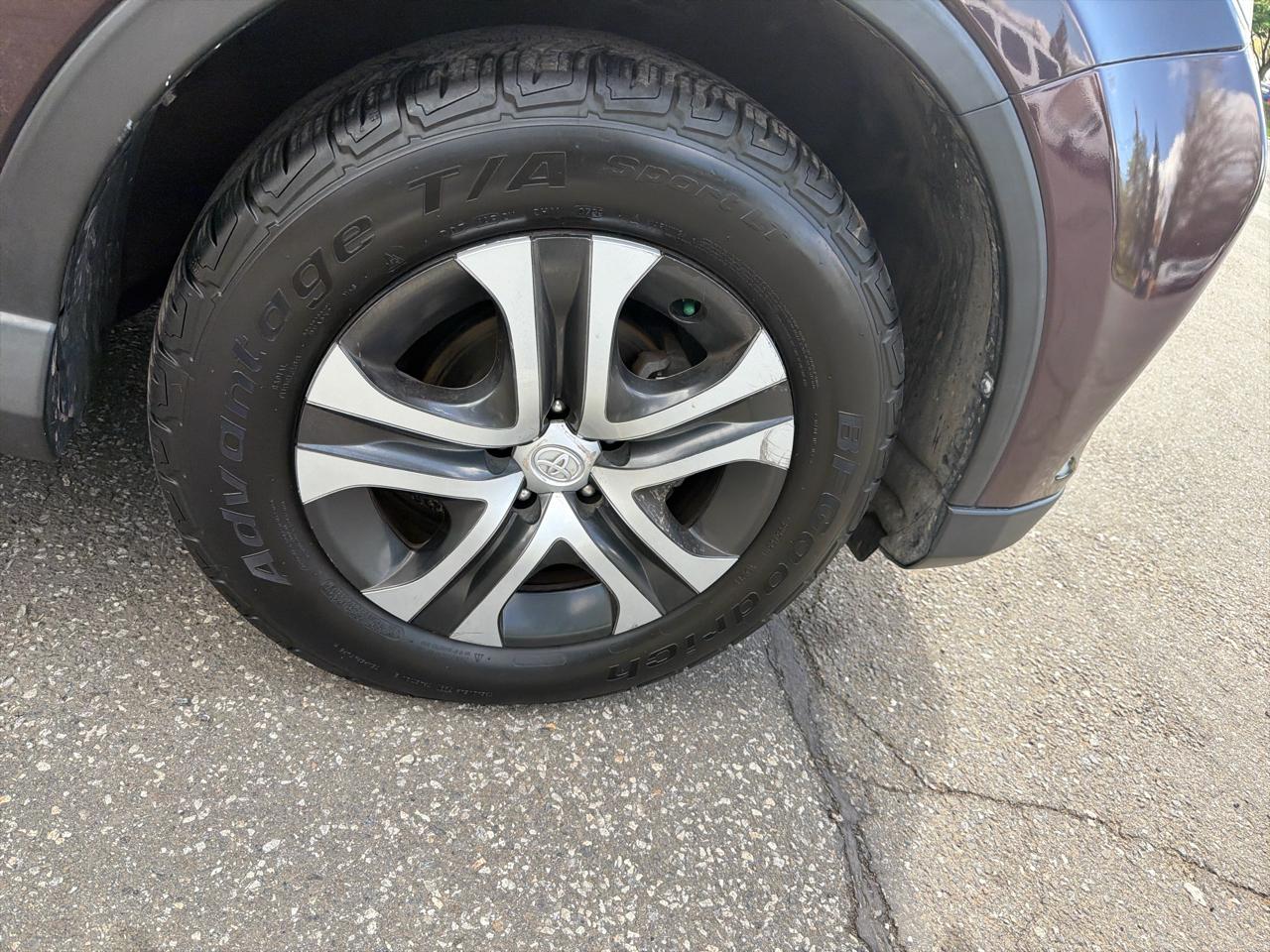 Toyota RAV4 LE AWD (Natl) 2017