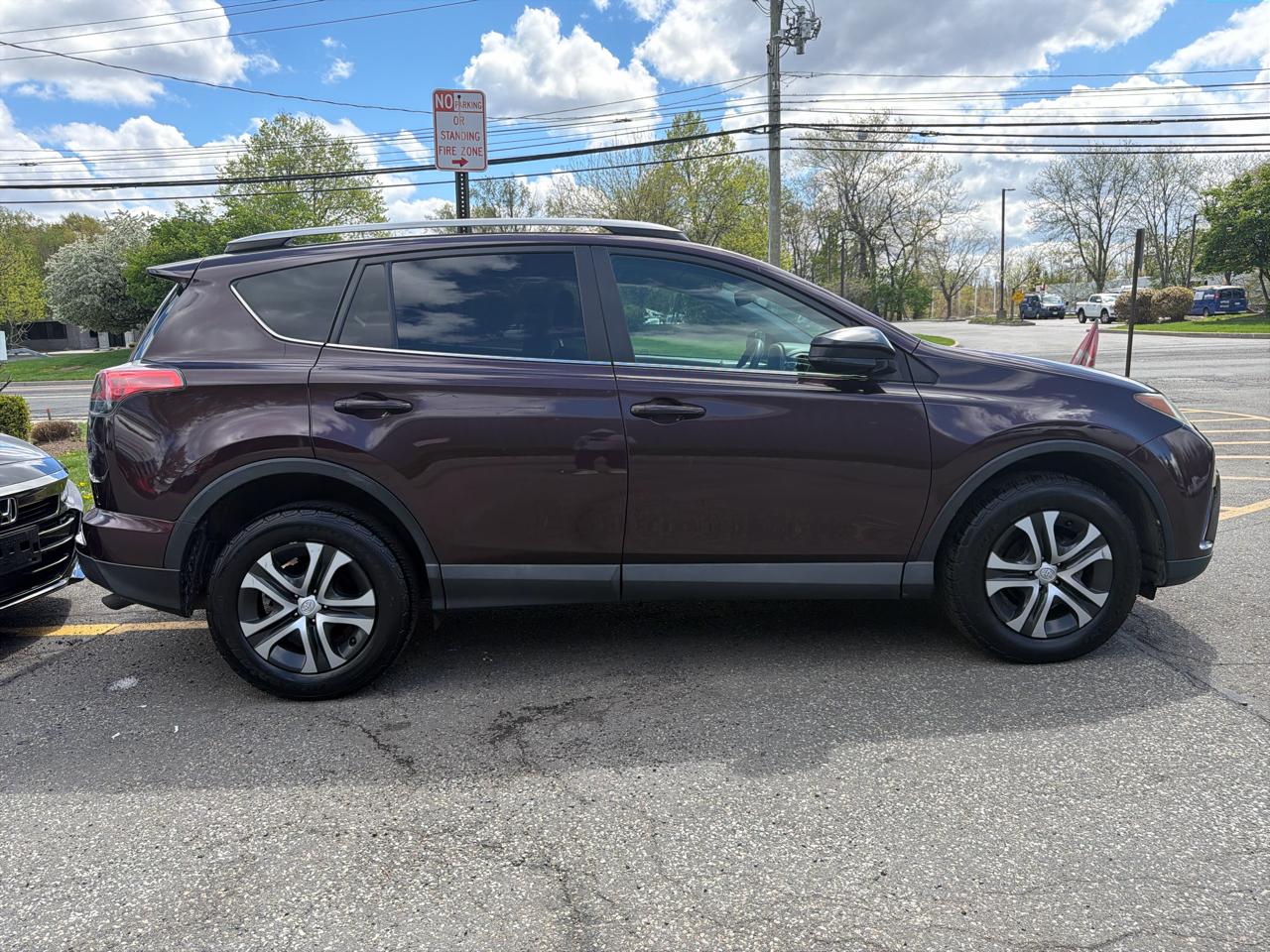 Toyota RAV4 LE AWD (Natl) 2017