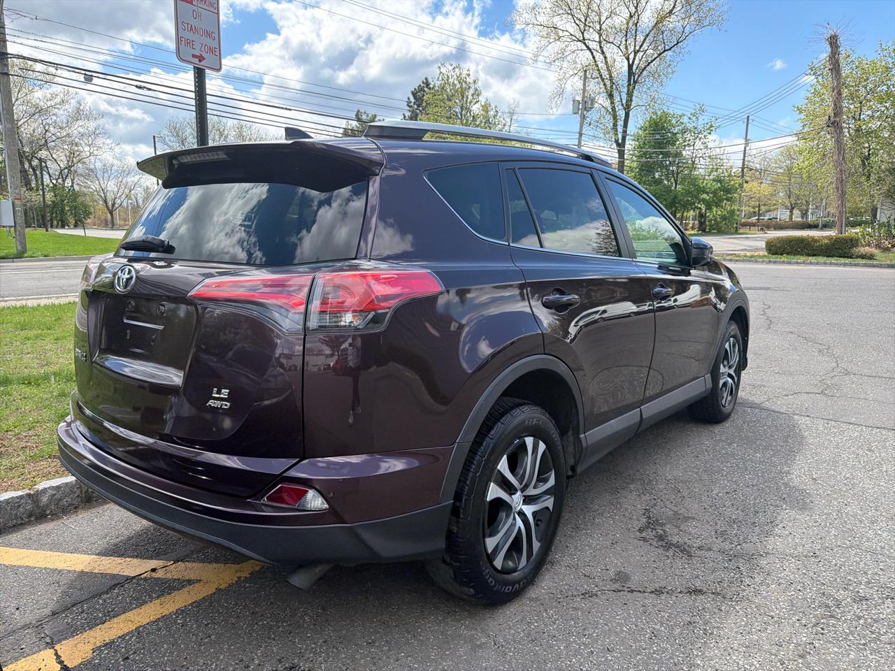 Toyota RAV4 LE AWD (Natl) 2017