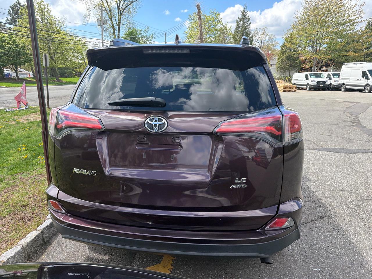 Toyota RAV4 LE AWD (Natl) 2017